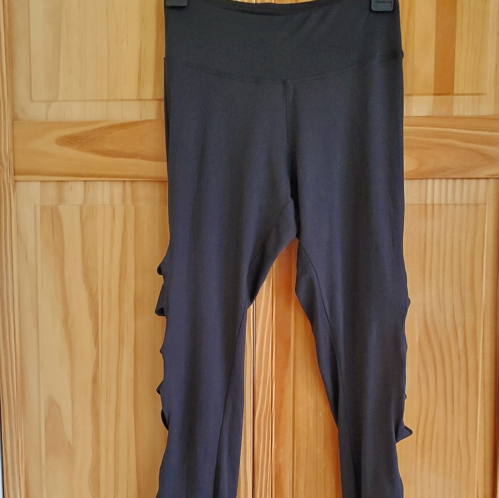EXPRESS Supersoft Cut-Out Side Leggings